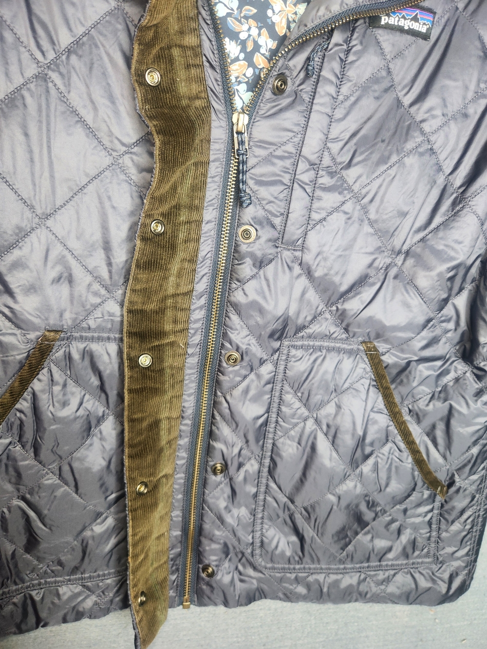 Patagonia Women's Quilted Navy Jacket - Picture 6 of 9